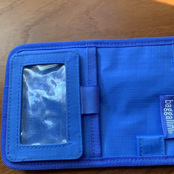 Baggallini Crossbody passport travel wallet - Picture 4 of 4